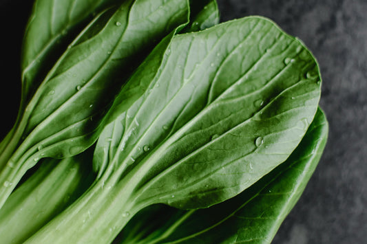 Fresh green leafy vegetables rich in vitamin E, promoting natural liver support.