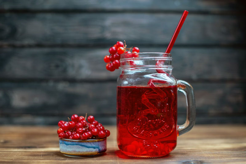 drinking cranberry juice, pure cranberry, cranberry products, cranberry pills, prevent utis,
